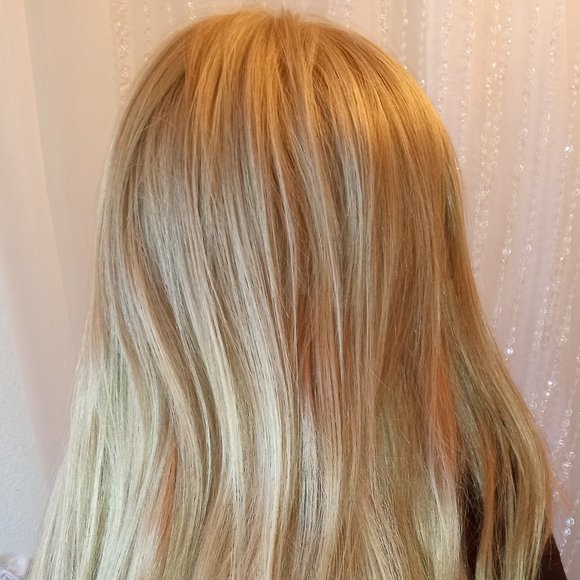 Taylor Swift Style Golden Blonde Wig- New In Box - Picture 2 of 15